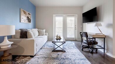 11139 Culebra Rd in San Antonio, TX - Building Photo - Building Photo