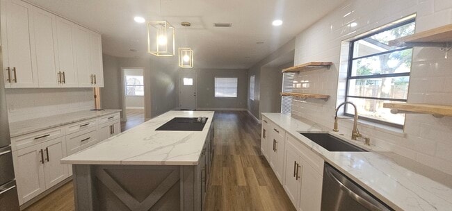 5802 N Suwanee Ave in Tampa, FL - Building Photo - Building Photo