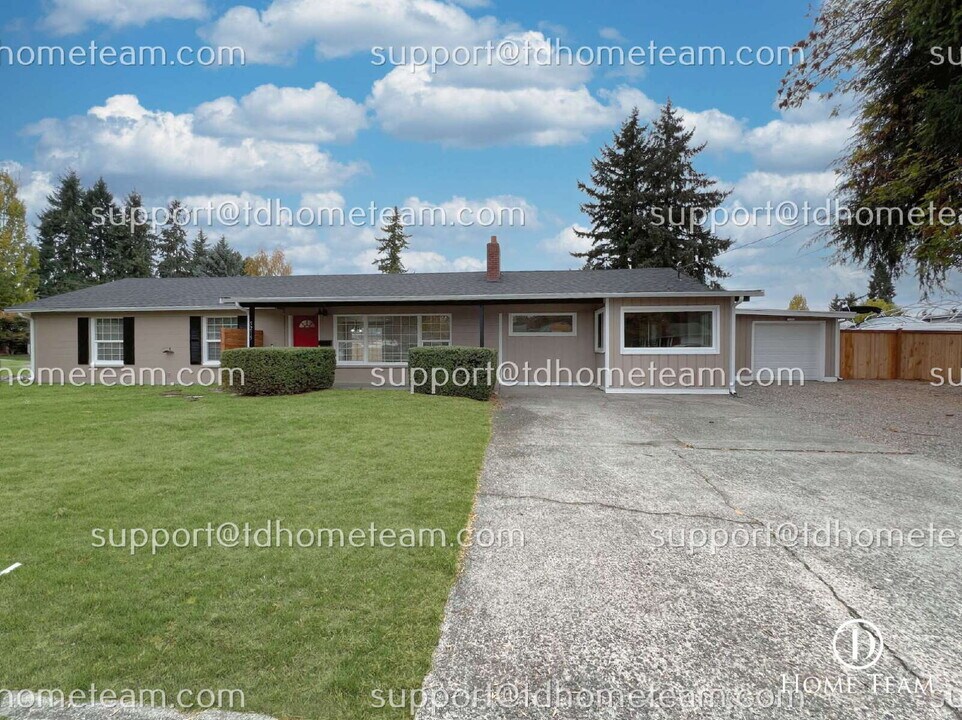 5215 N 31st St in Tacoma, WA - Building Photo