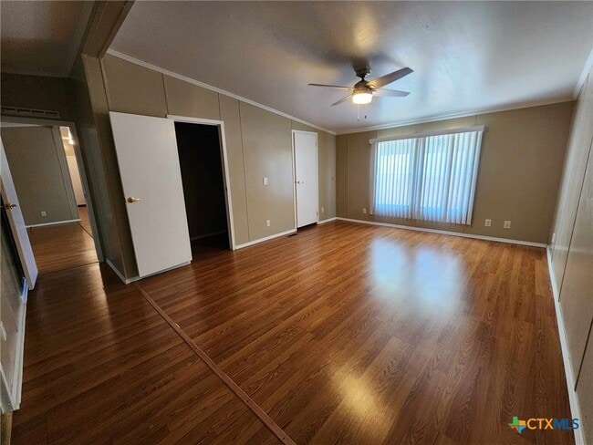 property at 922 Ashwood Dr