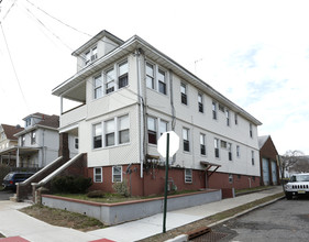 139 Commercial Ave in New Brunswick, NJ - Building Photo - Building Photo