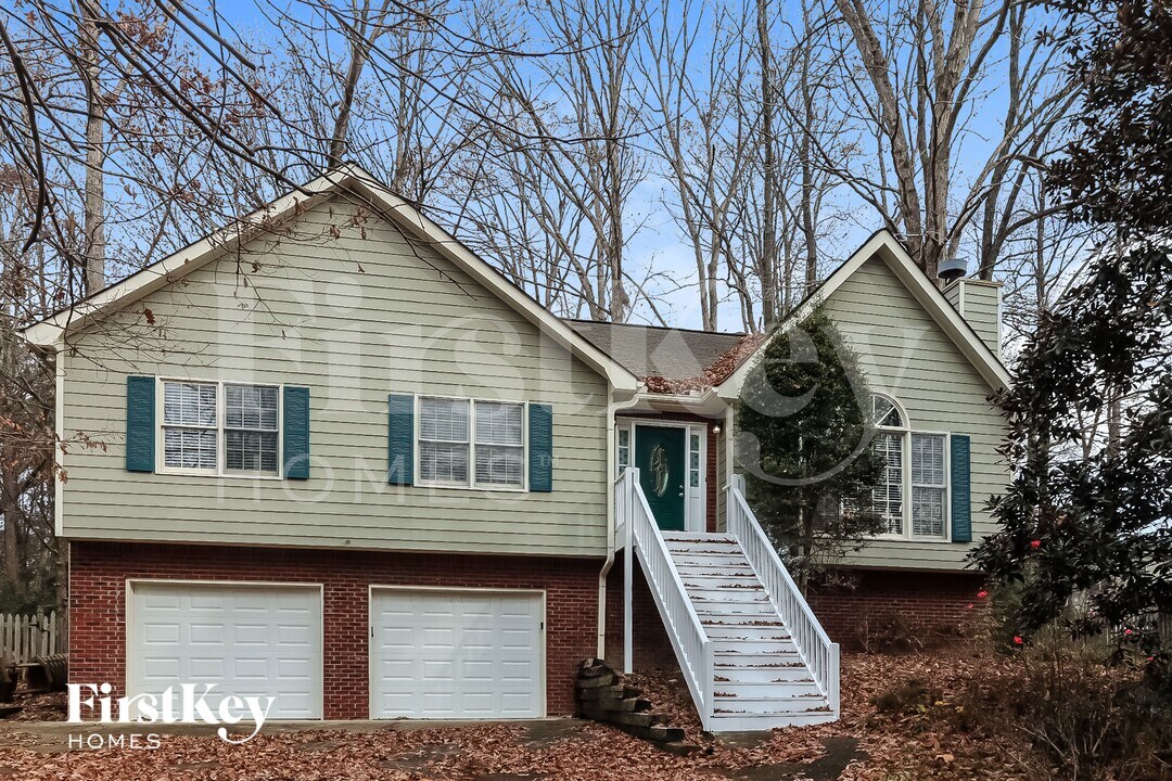 4814 Westbourne Dr in Powder Springs, GA - Foto de edificio