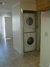 574 Greystone Ln, Unit #4 in Hemet, CA - Foto de edificio - Building Photo