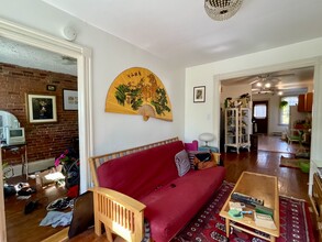 24 Mead St, Unit 2 in Boston, MA - Foto de edificio - Building Photo