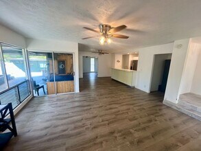 1015 Maunanani St in Honolulu, HI - Building Photo - Building Photo