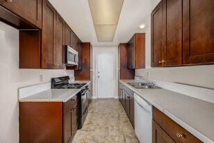 Belmont Plaza Apartment in Glendale, CA - Building Photo