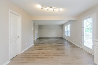 9210 Centenary Ln in Indianapolis, IN - Foto de edificio - Building Photo