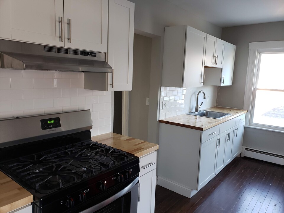 140 Black Rock Ave in New Britain, CT - Building Photo