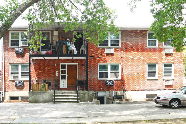 8656 Range St in Queens Village, NY - Building Photo - Building Photo