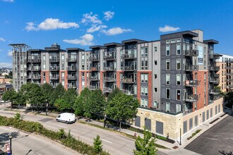 The Flats at West End in St. Louis Park, MN - Building Photo - Building Photo