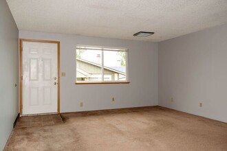 8332 SW 21st Ave in Portland, OR - Building Photo - Building Photo