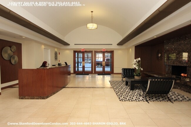 25 Forest St, Unit 14D in Stamford, CT - Building Photo - Building Photo