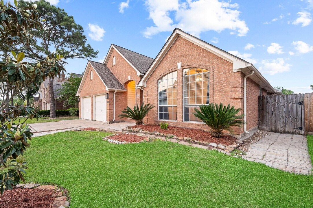 7624 Lone Meadow Ct in Houston, TX - Building Photo