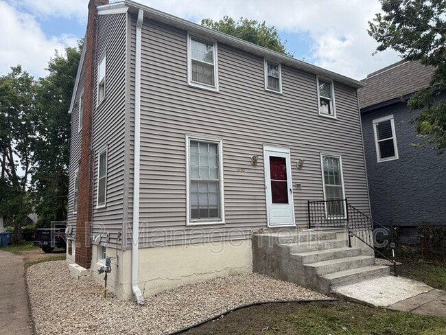 property at 1090 16th Ave SE