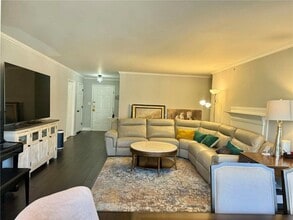 1104 Pine Heights Dr NE in Atlanta, GA - Foto de edificio - Building Photo