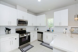 110 Turner St in Conroe, TX - Foto de edificio - Building Photo