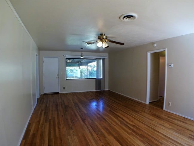 74 Terrace Dr in Chico, CA - Foto de edificio - Building Photo