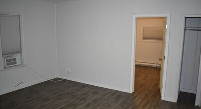 1213 W Pine St in Rawlins, WY - Building Photo - Building Photo