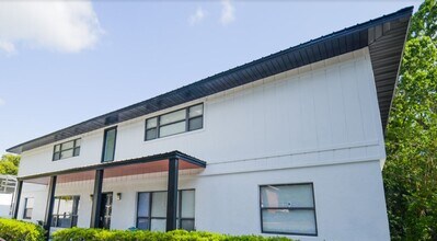 913 Sumter St, Unit 102 in Leesburg, FL - Foto de edificio - Building Photo