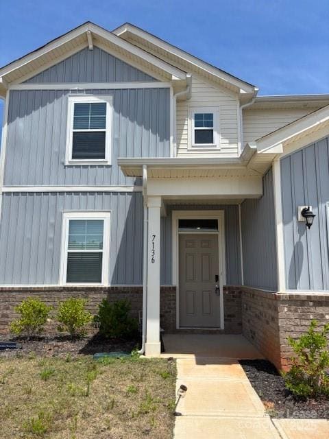 property at 7136 Maple Run Cir