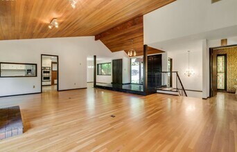 6790 SW Raleighview Ct in Portland, OR - Building Photo - Building Photo