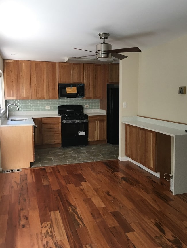 10631 Weymouth St, Unit Apartment 203 in Bethesda, MD - Building Photo - Building Photo