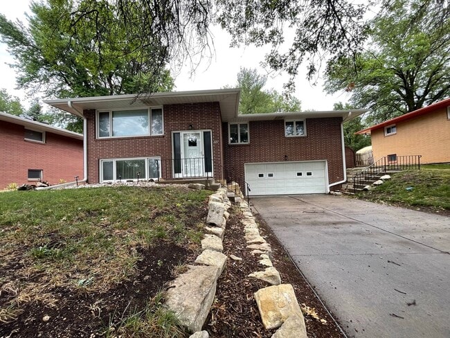 property at 820 S 70th St