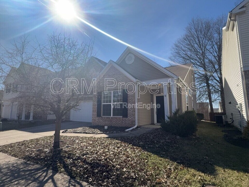 13034 W Elster Way in Fishers, IN - Building Photo