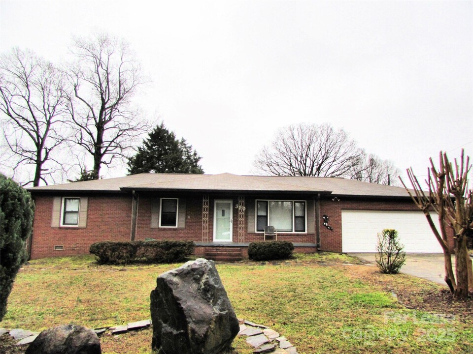 320 Windy Rush Rd in Kannapolis, NC - Building Photo