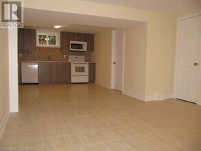 70 Brentwood Dr in Hamilton, ON - Building Photo - Building Photo