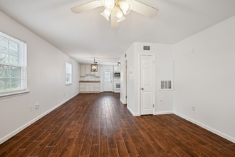 713 Heavens Dr in Mandeville, LA - Building Photo - Building Photo