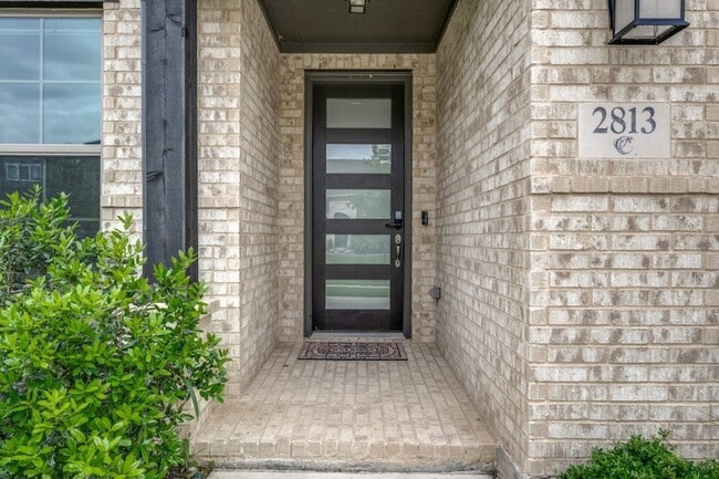 property at 2813 Walker Wy