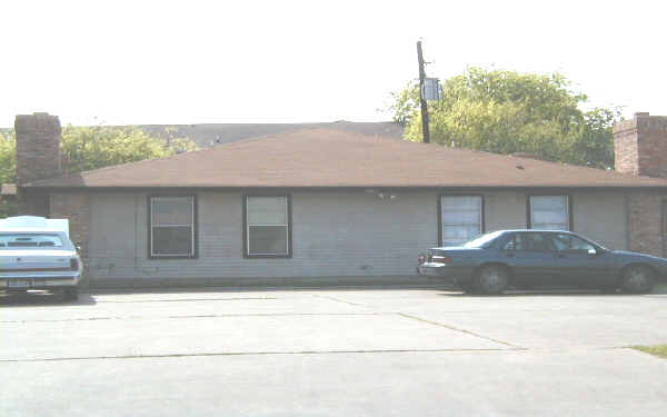 5802--5804 Sweeney Cor in Austin, TX - Building Photo
