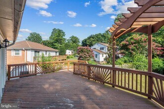 7515 Pleasant Way in Annandale, VA - Building Photo - Building Photo