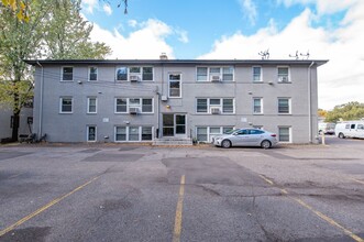 6715 Penn in Richfield, MN - Foto de edificio - Building Photo