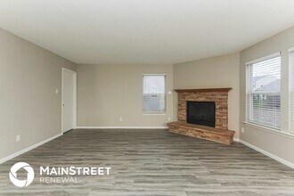 6879 Merritt Ridge Way in Avon, IN - Foto de edificio - Building Photo