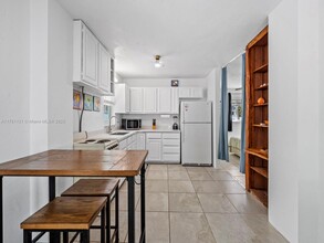 208 S Coconut Palm Blvd in Tavernier, FL - Building Photo - Building Photo