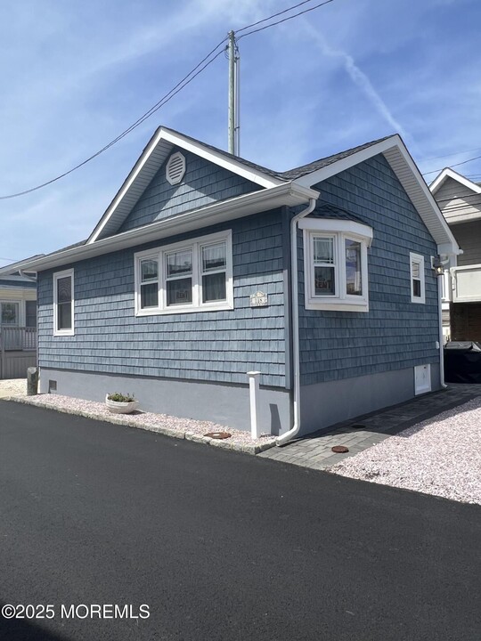 118 W Chadwick Way in Lavallette, NJ - Building Photo