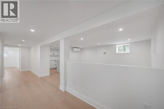 1339 Augustine Dr in Burlington, ON - Building Photo - Building Photo