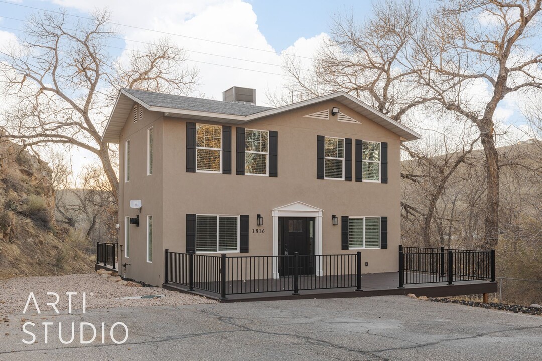 1816 S Shangri La in Toquerville, UT - Building Photo