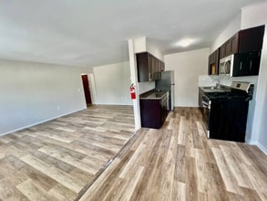 270 Bloomfield Ave in Bloomfield, NJ - Building Photo - Building Photo