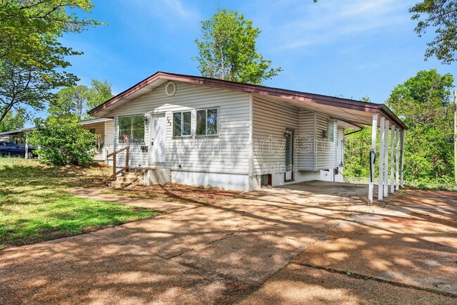 property at 743 Shepley Dr