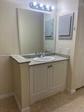 9999 Summerbreeze Dr, Unit 918 in Sunrise, FL - Foto de edificio - Building Photo