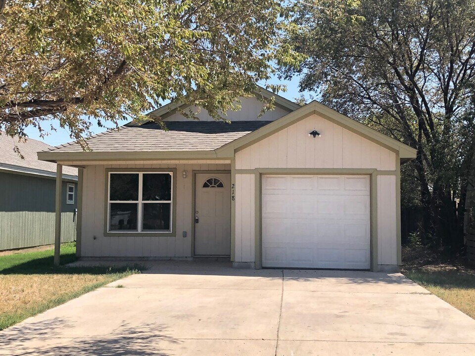 218 E 36th St in Lubbock, TX - Building Photo