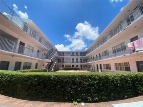 13700 NE 6th Ave in North Miami, FL - Foto de edificio - Building Photo