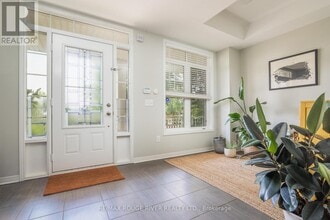 92 Harbourside Dr in Whitby, ON - Building Photo - Building Photo