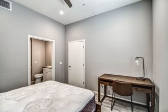 Furnished 1 bed / 1 bath in a 4 bedroom ap... in Tempe, AZ - Building Photo - Building Photo