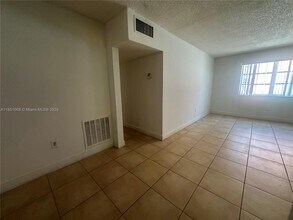 1851 NE 168th St in North Miami Beach, FL - Building Photo - Building Photo