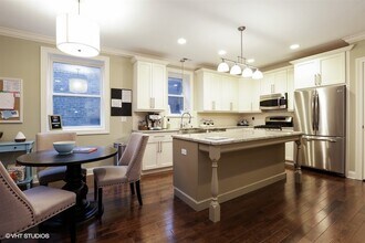 703 W Melrose St in Chicago, IL - Building Photo - Building Photo