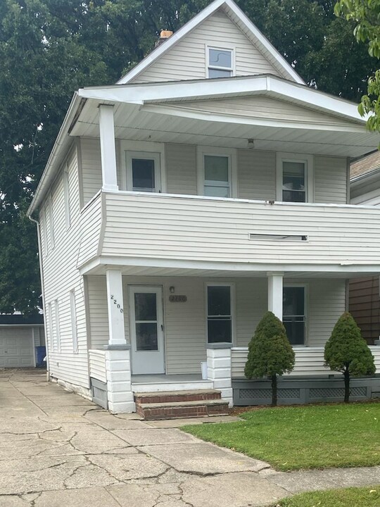 2200 W 103rd St in Cleveland, OH - Building Photo